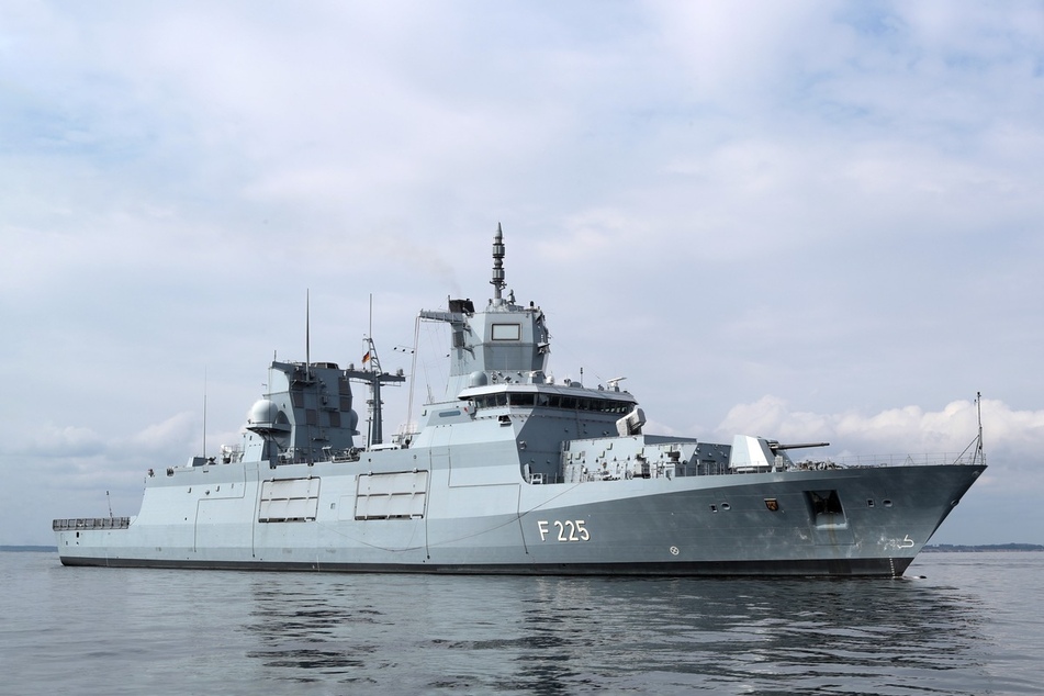 Die neue Fregatte "Rheinland-Pfalz" ist 149,5 Meter lang und 18,8 Meter breit.