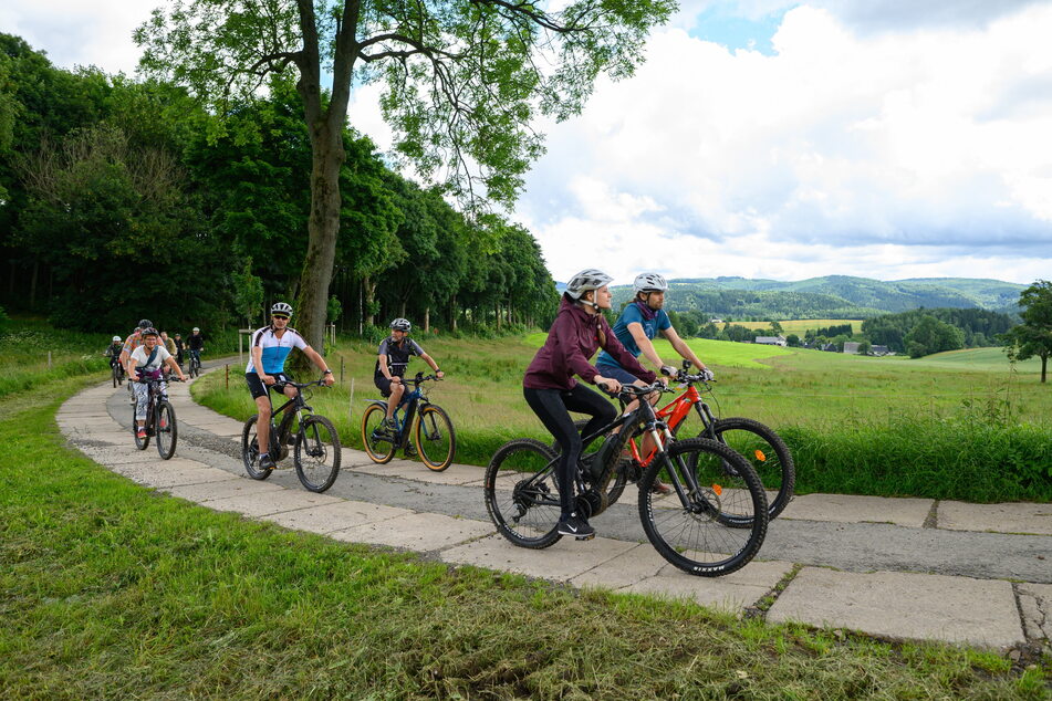 Abenteuerfahrt mit dem Rad: Auf der neuen Strecke "Blockline" ist das nun auf 140 Kilometern möglich. Gestern wurde sie in Holzhau (Erzgebirge) eingeweiht.