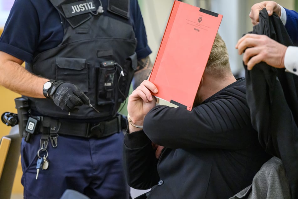 Nach dem Tod eines Dresdner Polizisten bei einer Verfolgungsjagd in Brandenburg ist der Angeklagte verurteilt worden.