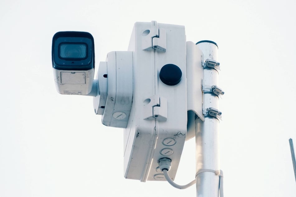 Eine Überwachungskamera mit Gesichtserkennung. (Symbolbild)