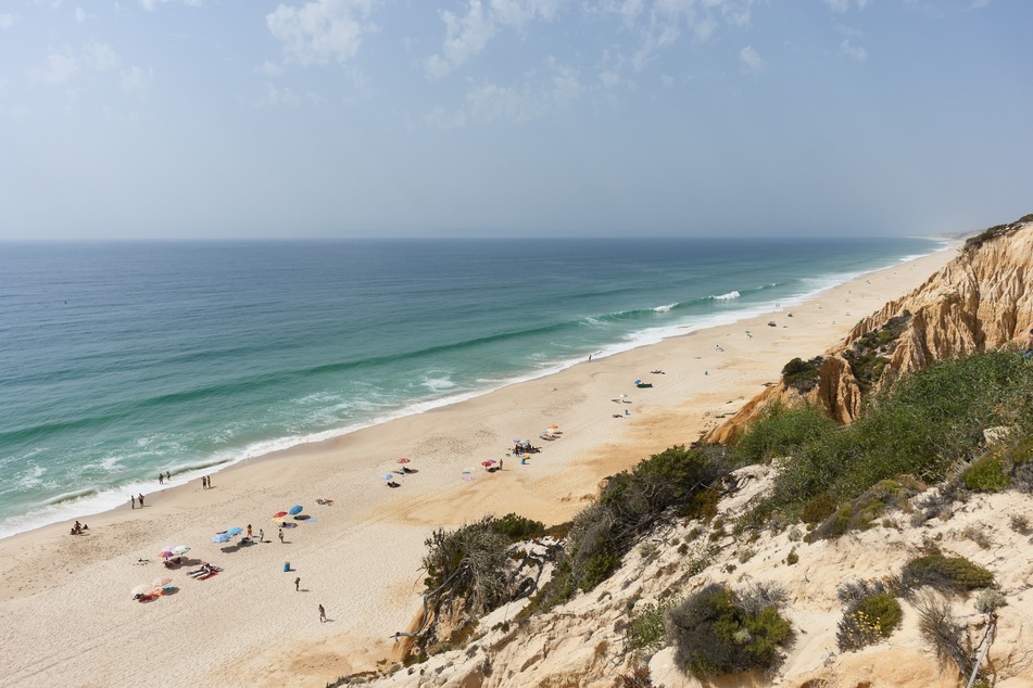 Direkt am Abhang: Der Strand in Comporta.