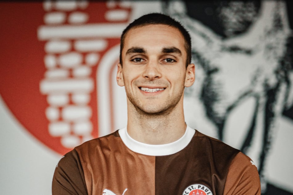 Der US-amerikanische Nationalspieler verstärkt in der Rückcrunde St. Pauli im Bundesliga-Abstiegskampf.