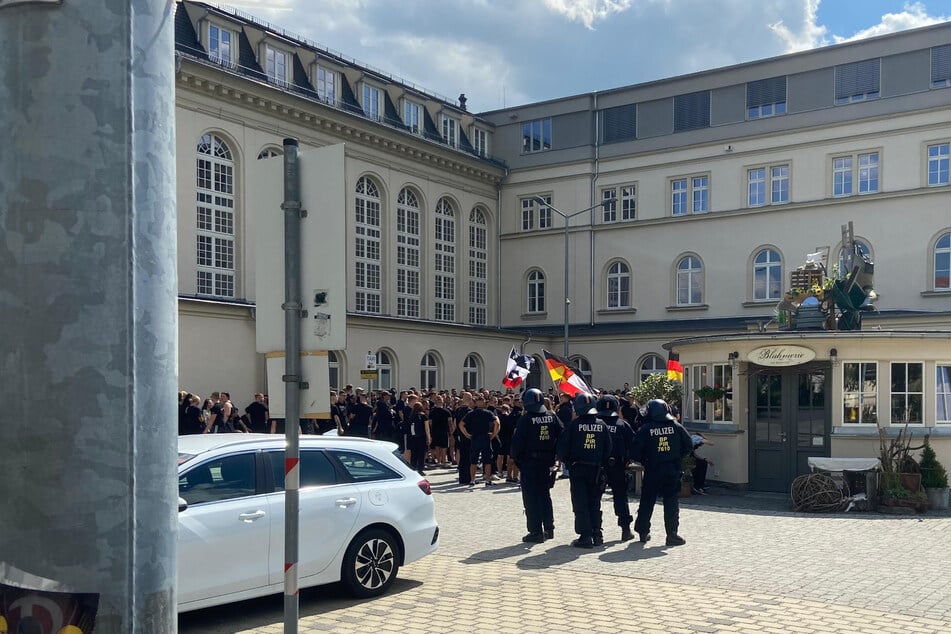 Polizei und Demonstranten. Ein am Samstag in Bautzen übliches Bild.