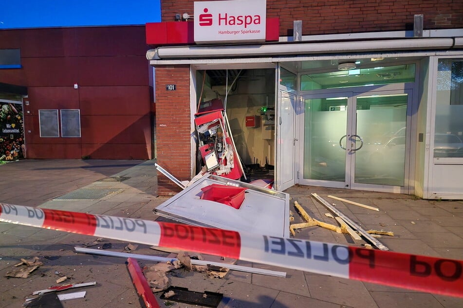Im Mai 2025 sprengten bislang Unbekannte einen Haspa-Automaten in Bramfeld. (Archivbild)