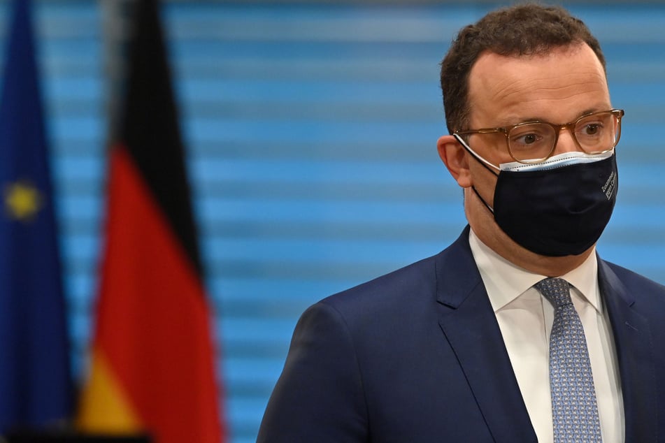 Jens Spahn (40, CDU) will für den Corona-Impfstoff von AstraZeneca die Priorisierung sofort aufheben.