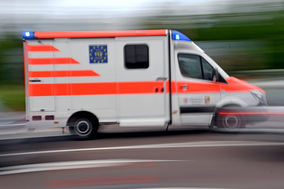 Der 27-Jährige kam mit Schnittverletzungen in eine Klinik. (Symbolbild)