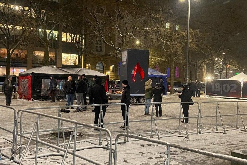 Nach der Kundgebung blieb nur noch wenige Teilnehmer auf der Neonazi-Mahnwache.