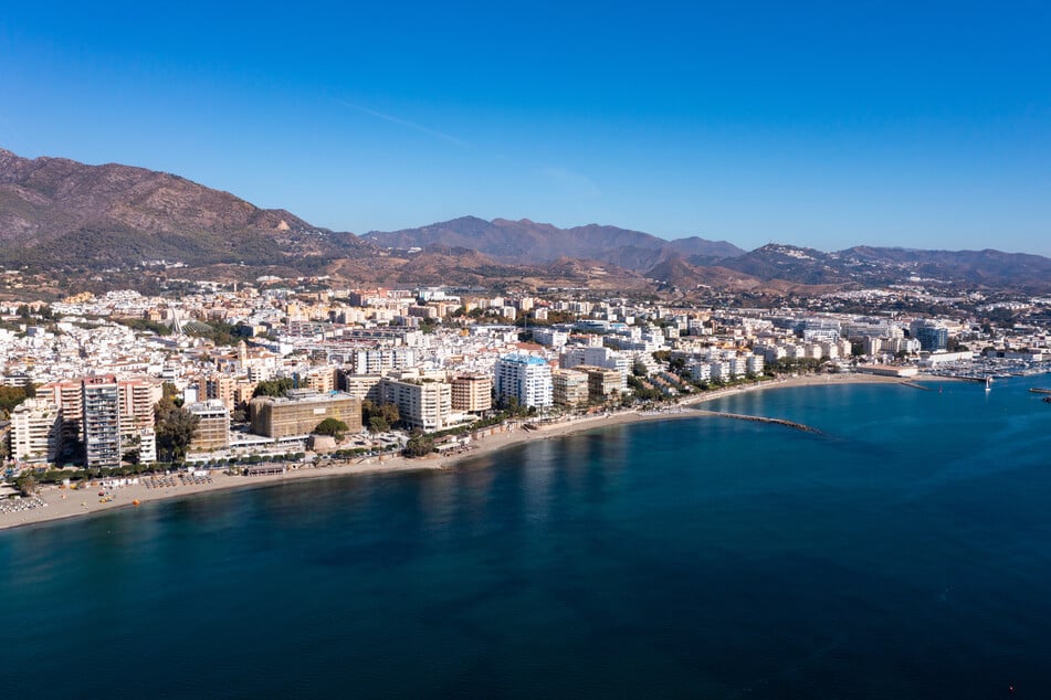 Ein Hotel reiht sich ans andere an der Costa del Sol, wie hier in Marbella. In einem gerieten die Urlaubsgäste in Gefahr. (Symbolbild)