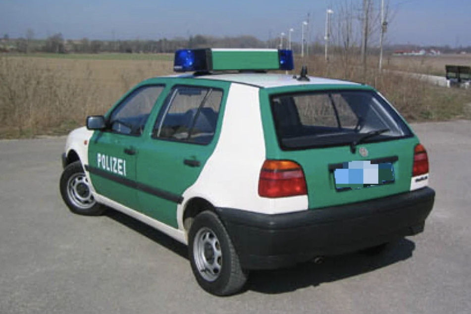 Mit solch einem alten Polizei-Golf waren die falschen Polizisten Freitagnacht im Muldental unterwegs. (Symbolfoto)