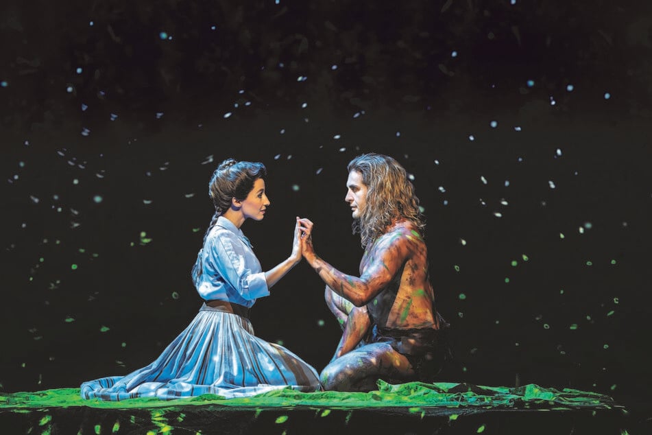 Ikonische Momente wie diese Szene zwischen Jane (Abla Alaoui) und Tarzan bleiben auch in der neuen Version erhalten.