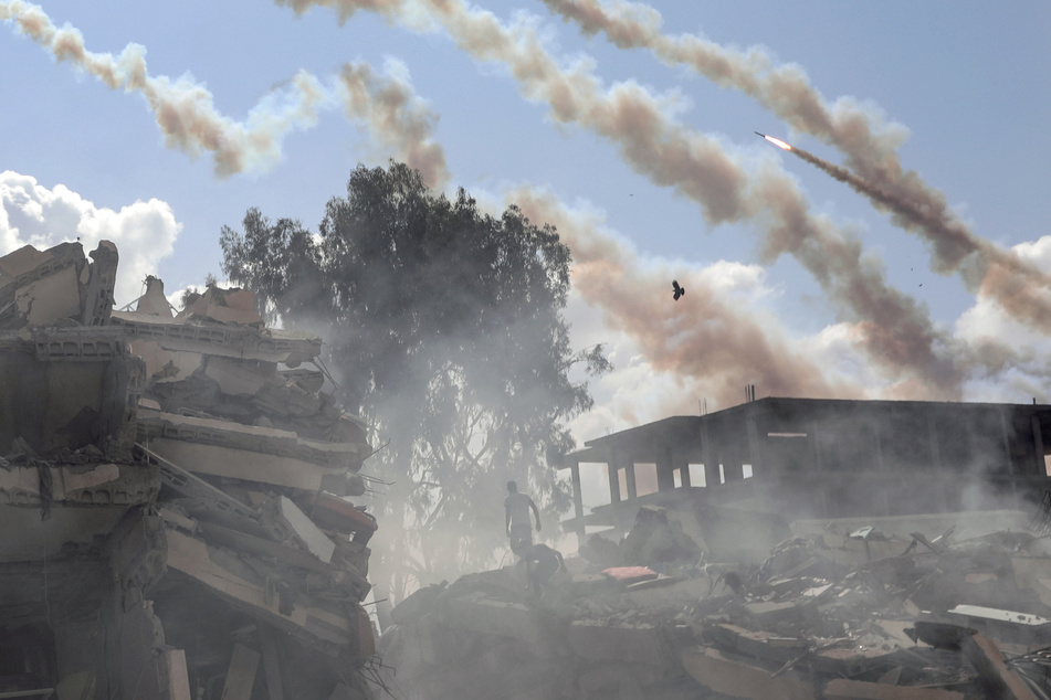 Soldaten sollen "Dutzende Terroristen im Nahkampf, mit Panzerfeuer und bei Luftangriffen" in der Stadt Gaza getötet haben.