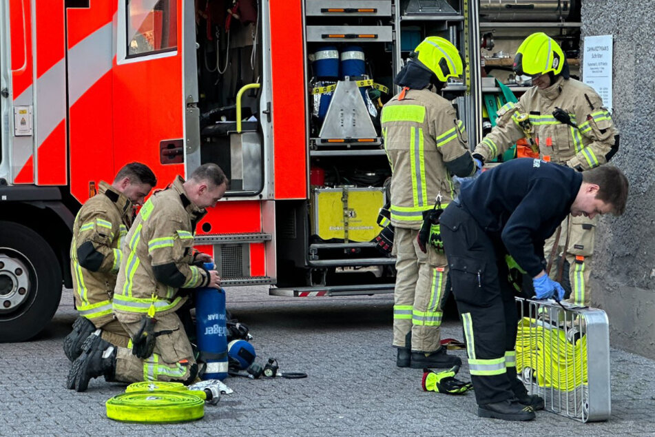 Die Feuerwehr löschte den Brand, der am Dienstagmorgen auf der Fischerinsel ausgebrochen war.