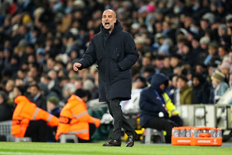 Star-Coach Pep Guardiola (54) nahm nach der 1:2-Niederlage zehn Startelf-Änderungen vor.
