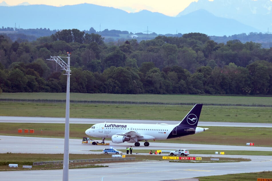 Ein Flugzeug kann wegen einer Klimaaktion nicht starten. Müssen die Aktivisten dafür zahlen?