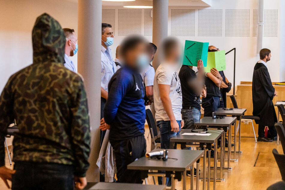 Fünf Angeklagte am Donnerstag in Freiburg.