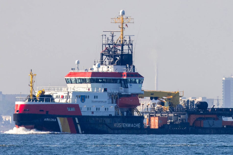 Auch das Mehrzweckschiff "Arkona" von der Küstenwache hat sich an dem Rettungseinsatz beteiligt.
