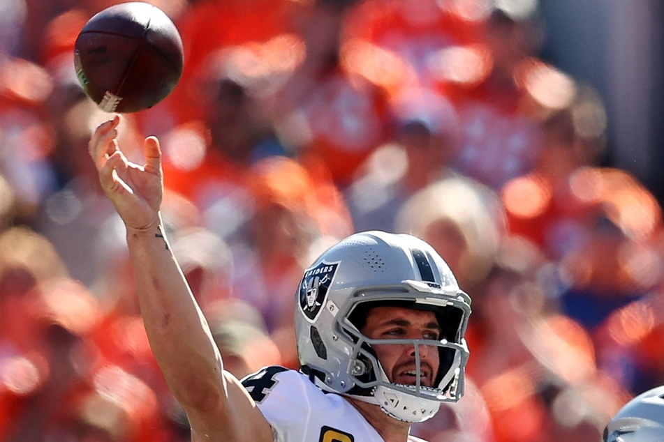 Raiders quarterback Derek Carr threw one touchdown against the Cowboys.