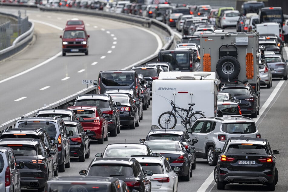 Stop-and-Go an Himmelfahrt: Volle Straßen und lange Staus in NRW erwartet