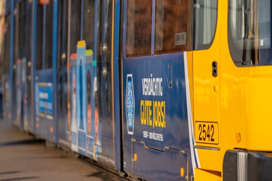 Fahrzeug 2542 ist ab sofort mit der Nachwuchskampagne unterwegs.