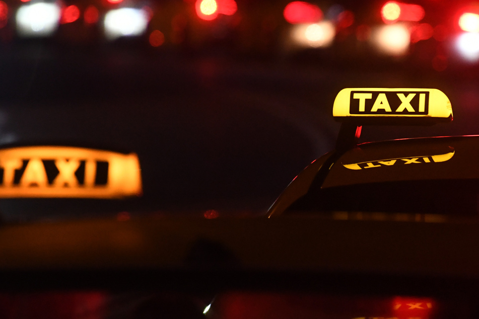 Taxifahrer zofft sich mit Fußgänger, dann benutzt er sein Auto als Waffe