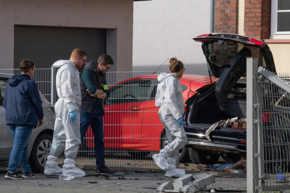 Durch die Kollision mit dem Auto erlitt die Frau bereits tödliche Verletzungen (Symbolfoto).