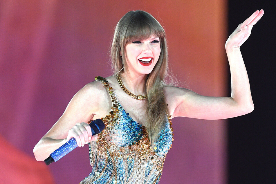 Taylor Swift included 15 total songs across her Sydney surprise sets.