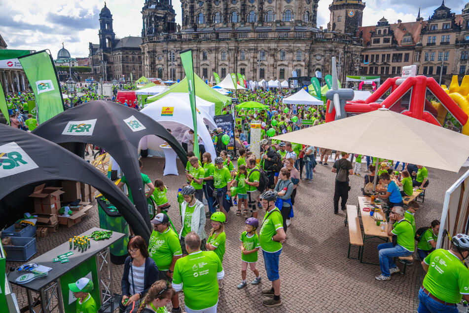 Wegen des 28. SZ-Fahrradfest wird es auf dem Theaterplatz in Dresden am 9. Juni richtig voll.