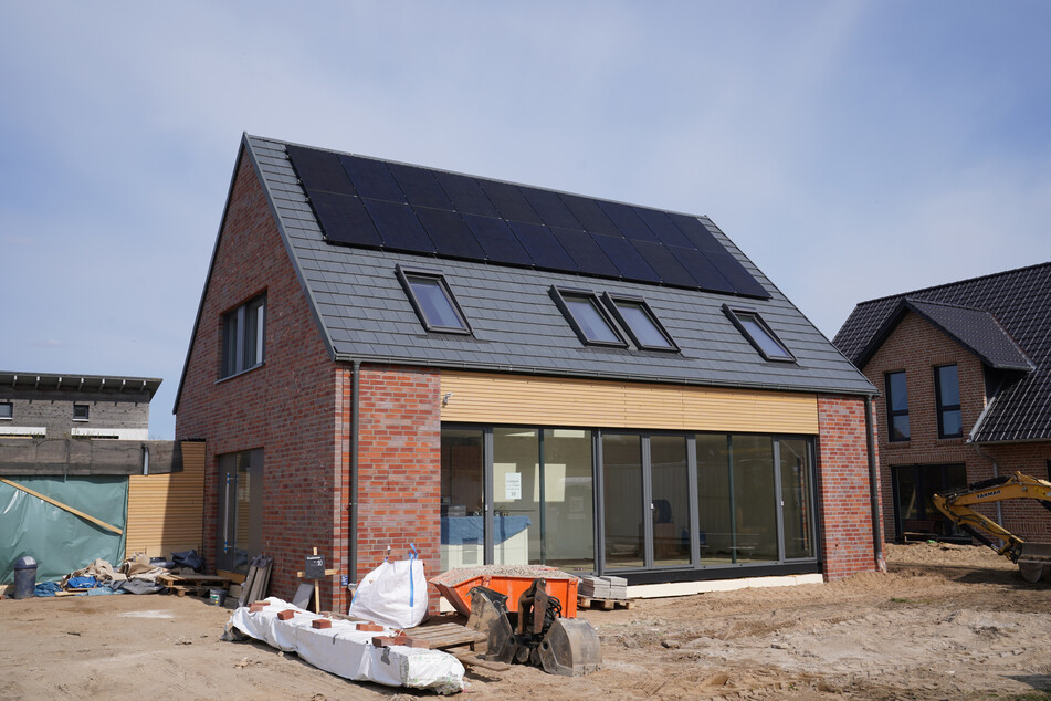 Bald nicht nur auf Neubauten in Hamburg Pflicht: Solaranlagen auf dem Dach.