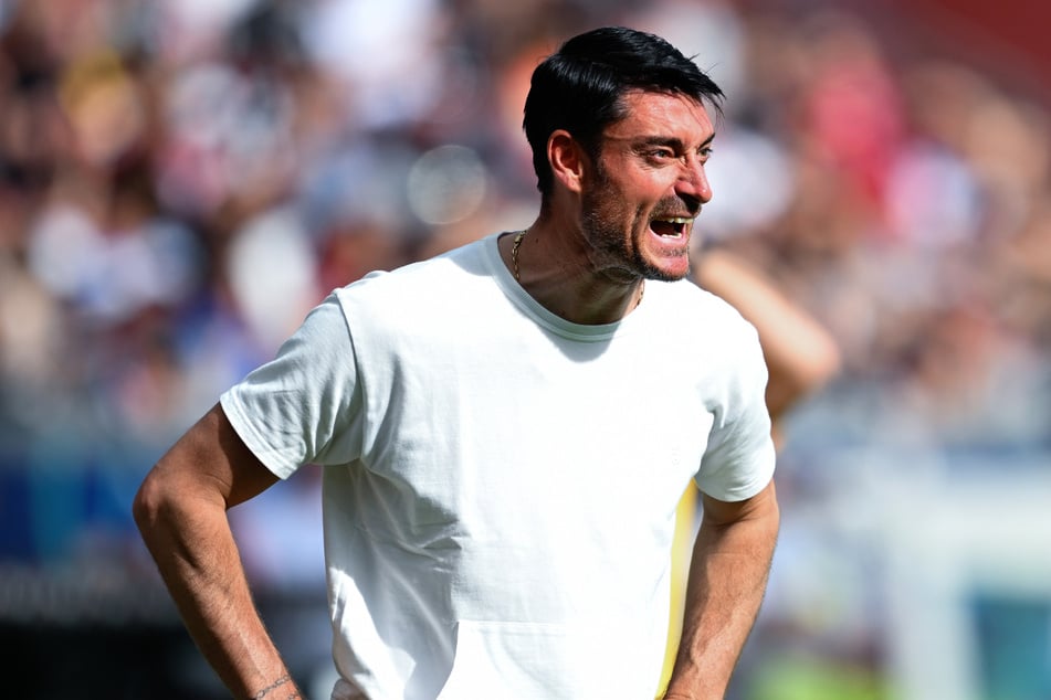 Das Spiel von Eintracht Frankfurt am Samstag gegen Stuttgart dürfte das letzte sein, bei dem Albert Riera (44) als Cheftrainer auf der Bank sitzt.