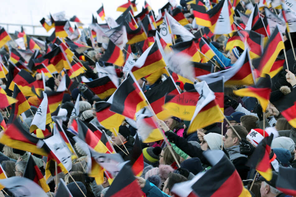 Der Tournee-Auftakt in Oberstdorf wird nun doch ohne Zuschauer stattfinden müssen. (Symbolbild)