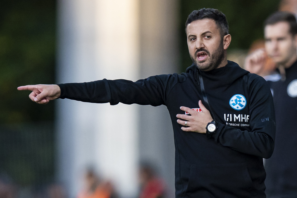 A-Lizenz-Inhaber Mustafa Ünal (40) ist seit 2017 im Verein und seit über zwei Jahren Cheftrainer der Profis.
