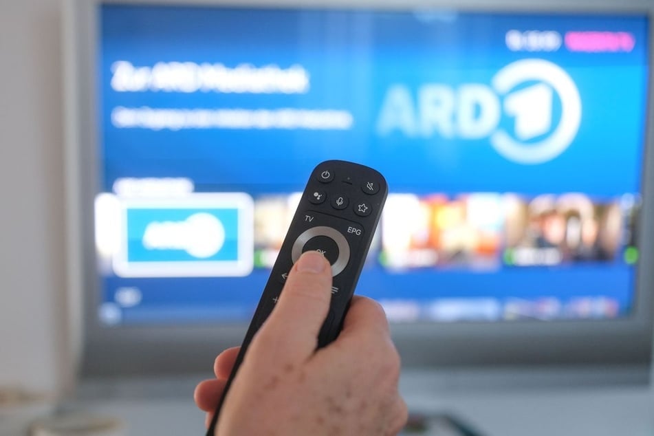 ARD und RTL übertragen die Trauerfeier für König Harald live im TV. (Symbolfoto)