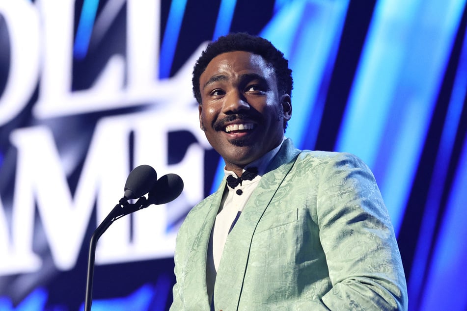 Mittlerweile kann Donald Glover wieder lachen. Der Zwischenfall hat ihm gezeigt, wie vergänglich das Leben doch sein kann. Während seines Auftritts sagt er: "Man sagt, jeder Mensch hat zwei Leben und das zweite Leben beginnt erst, wenn man merkt, dass man überhaupt nur eines hat."