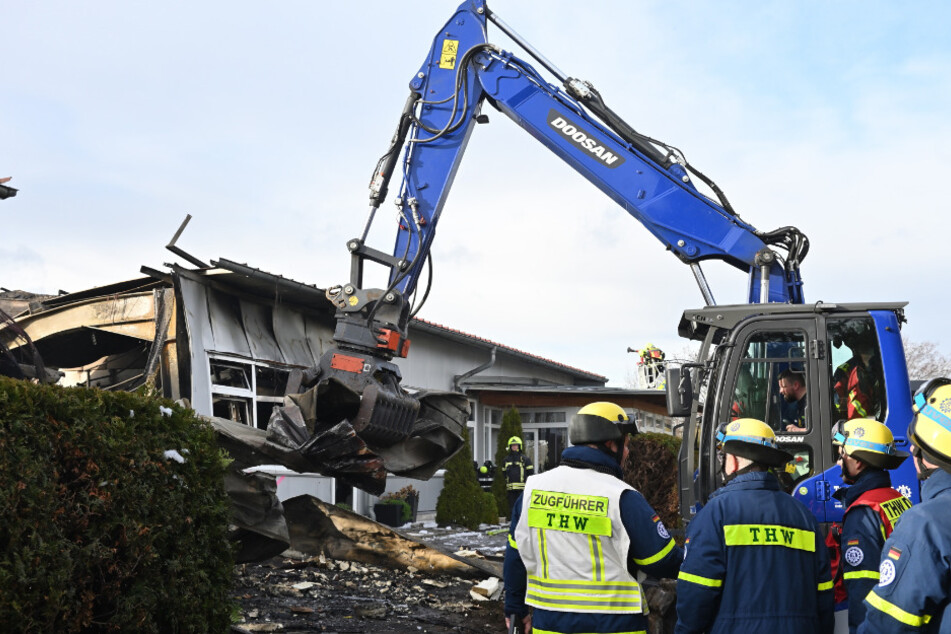 In der Silvesternacht brannte die Fugel-Werkstatt ab. Nun wird sie abgerissen. Bis Oktober 2025 ist ein Neubau geplant.