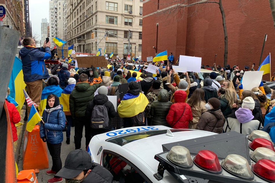New Yorkers protesting in support of Ukraine blocked the streets in New York City on Thursday afternoon.