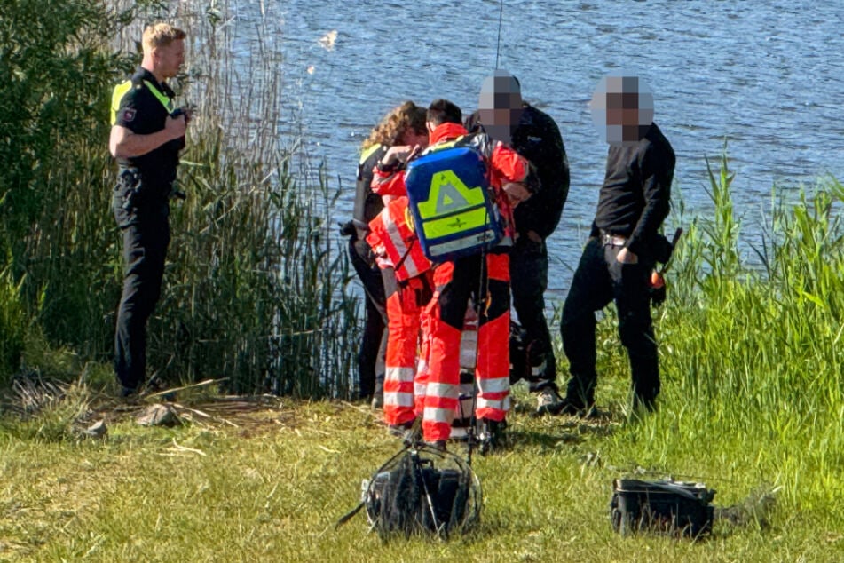 Am Ufer der Elbe in Laßrönne wurde am Freitagabend die Leiche eines Mannes gefunden. Es könnte sich um einen vermissten 54-Jährigen handeln.