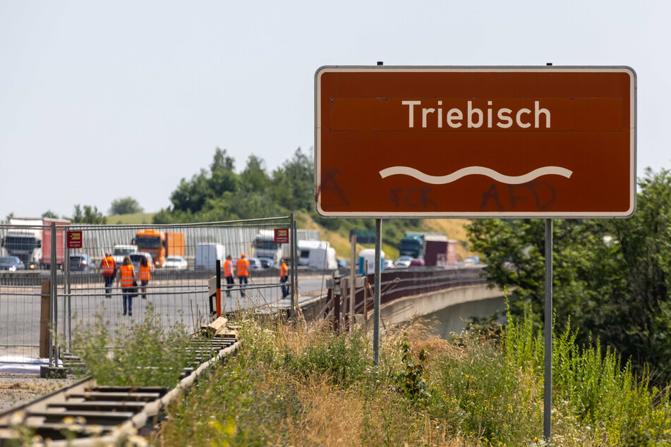 Noch bis Ende August Baustelle: Die Triebischtalbrücke überspannt das Tanneberger Loch, den einst ursprünglichen Verlauf der Autobahn.