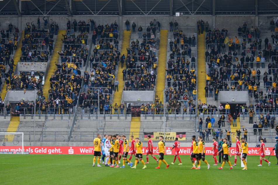 Deutlich weniger Fans als gegen Fortuna Düsseldorf werden das Heimspiel gegen den Hamburger SV live im Stadion verfolgen können.