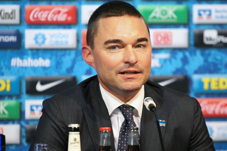 Lars Windhorst (43) bei einer Pressekonferenz von Hertha BSC. Wie am Mittwoch bekannt wurde, verschiebt sich eine 100-Millionen-Euro-Zahlung des Investors an den Hauptstadtklub.