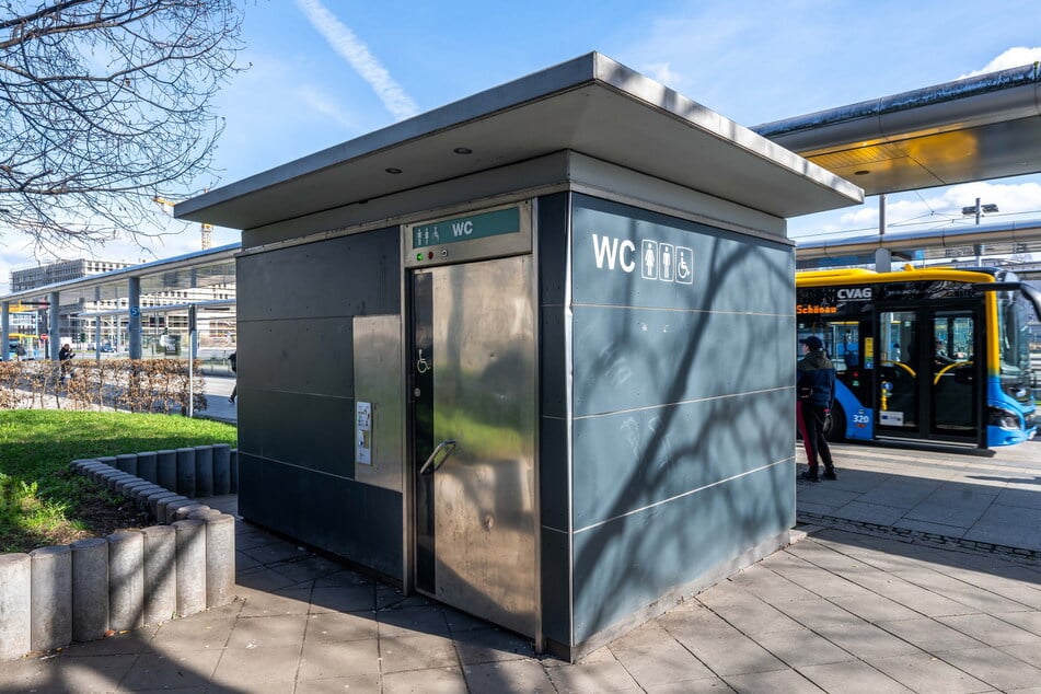 In der Regel kostet die Nutzung eines öffentlichen WC, wie hier an der Zenti, 50 Cent. Aber auf welcher Grundlage?