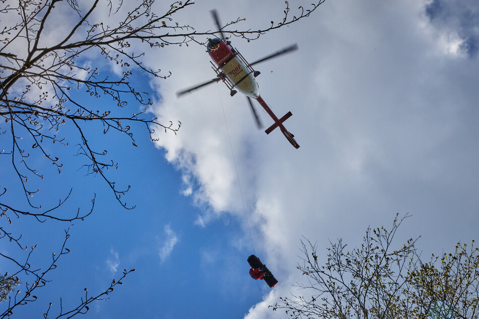 Nach einem kurzen Flug ging es im Rettungswagen weiter.