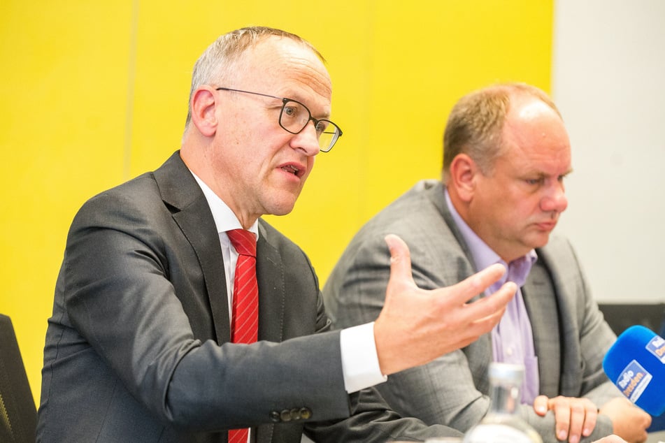 SPD-Stadtrat Peter Lames (61, l.) kritisiert OB Hilbert (53, FDP) scharf.