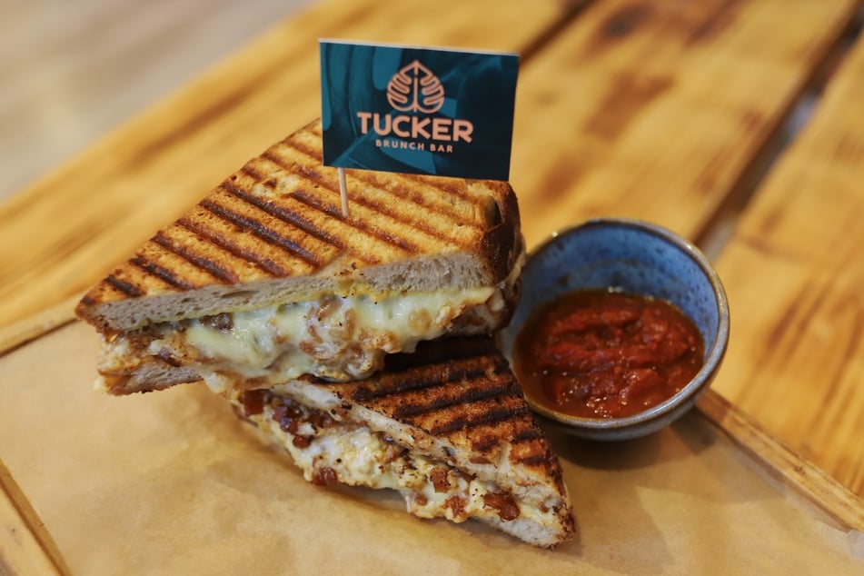 Die Tucker Brunch Bar lädt mit köstlichen Sandwiches und Co. in Berlin-Friedrichshain ein.