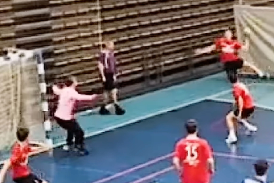 Profis hingeschaut! Handball-Jugend verblüfft mit Sensations-Spielzug
