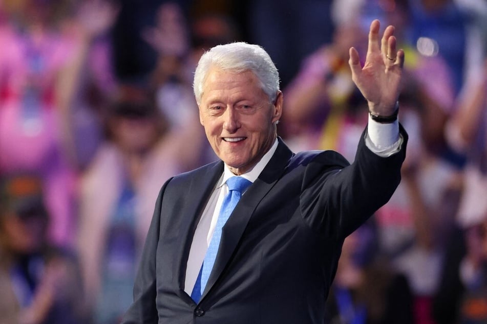 Former President Bill Clinton has been released from hospital after being treated for the flu, his office announced.