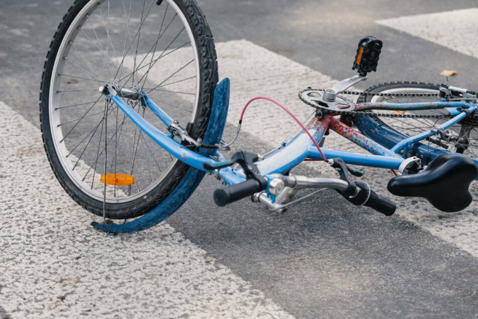 Nachdem die beiden Männer aus unbekannter Ursache mit ihren Fahrrädern zugestoßen waren, kam es zum Streit (Symbolbild).