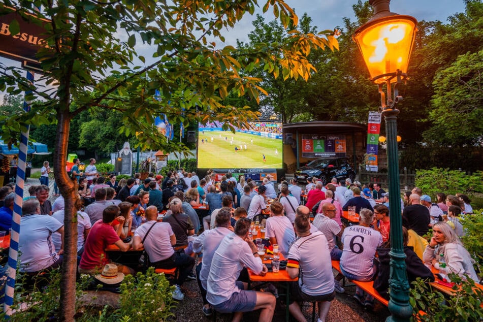 Das "Miramar" am Schlossberg zeigt auf zwei großen LED Leinwänden sämtliche EM-Spiele.