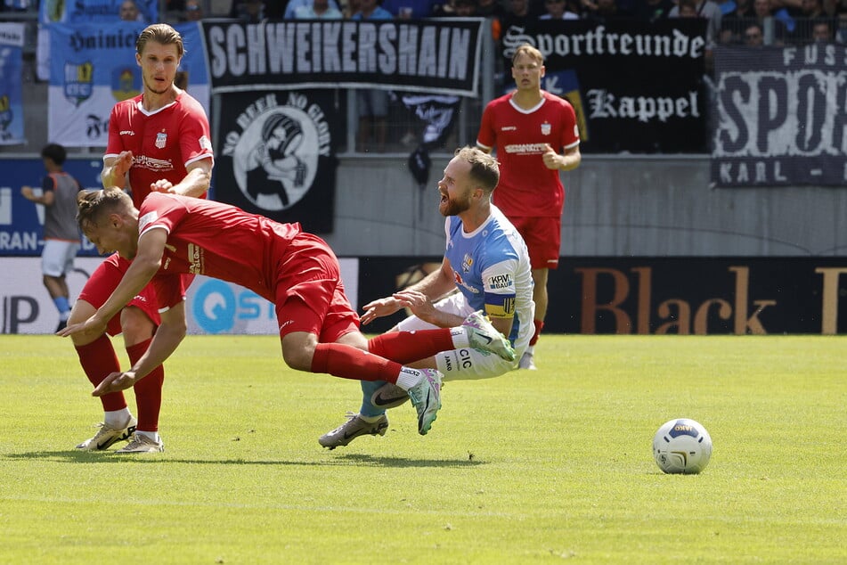 Das Derby gegen Zwickau war für CFC-Kapitän Tobias Müller (30) in mehrfacher Hinsicht schmerzhaft.