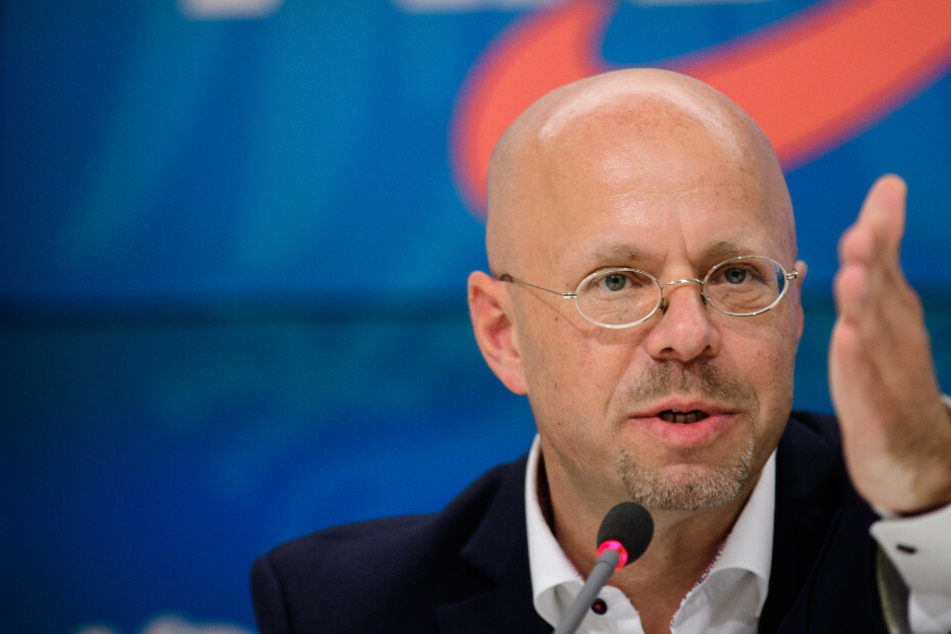 Andreas Kalbitz, Fraktionsvorsitzender der Brandenburger AfD, spricht während einer Pressekonferenz nach einer Sitzung seiner Fraktion.