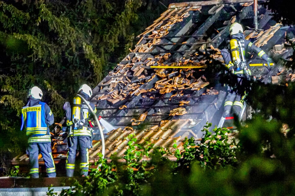 Blitzeinschlag setzt Haus im Kreis Tübingen in Flammen